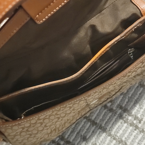Coach purse garunteed authentic - Picture 3 of 3